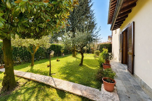 casa indipendente in vendita a Biassono