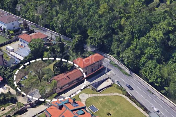 locale commerciale in vendita a Biassono