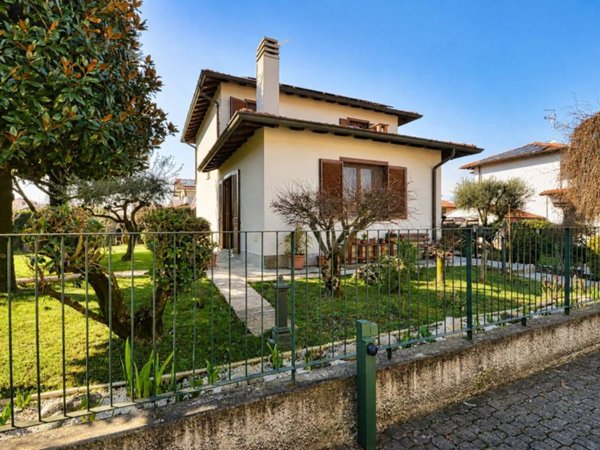 casa indipendente in vendita a Biassono