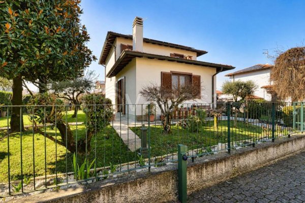 casa indipendente in vendita a Biassono