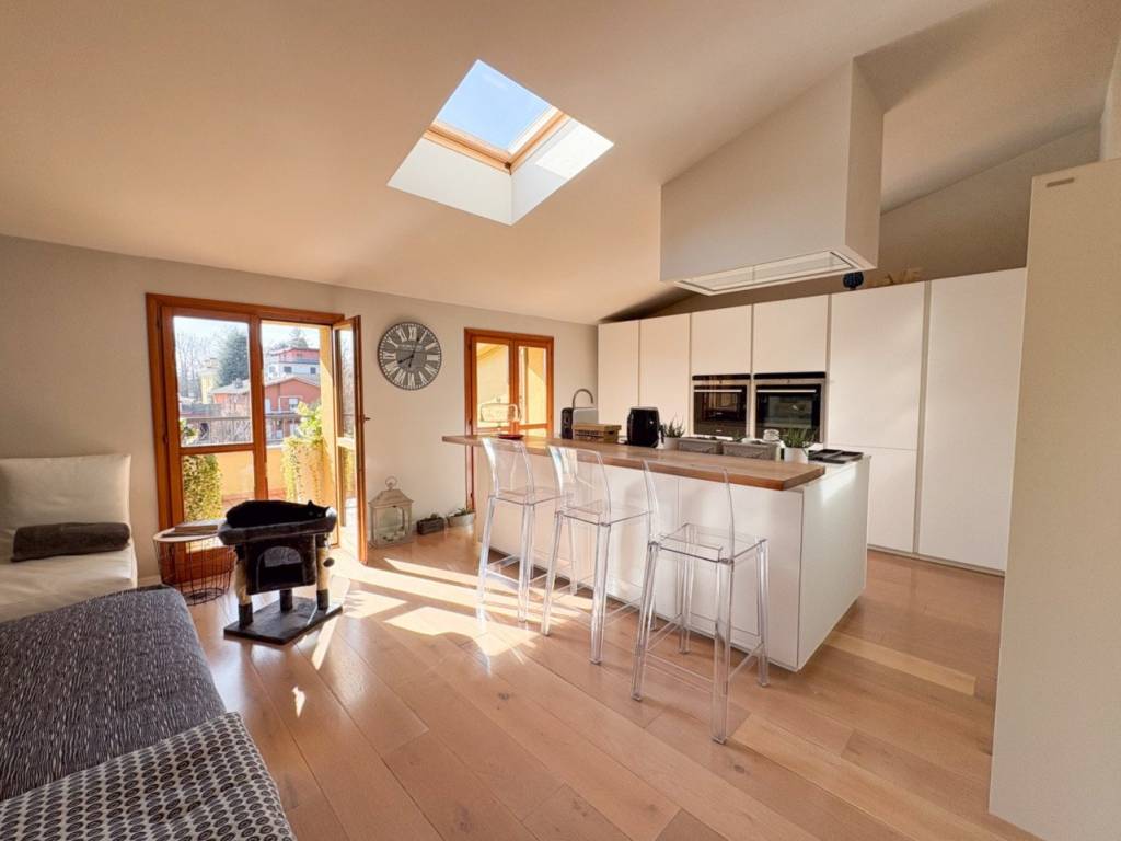 appartamento in vendita a Biassono