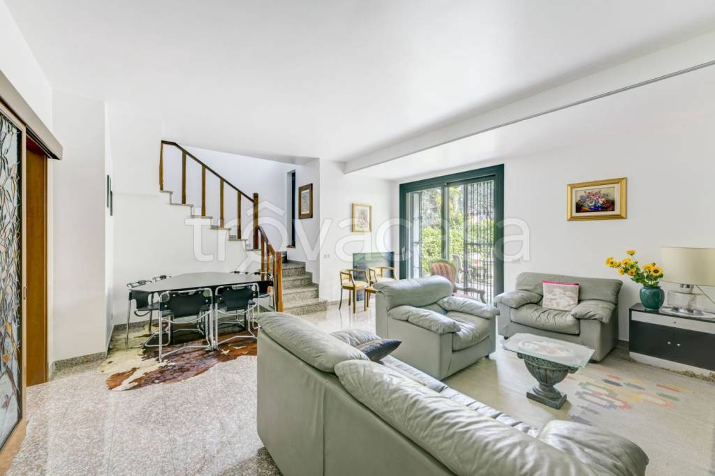 casa indipendente in vendita a Biassono