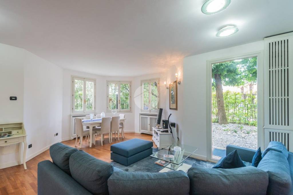 casa indipendente in vendita a Biassono