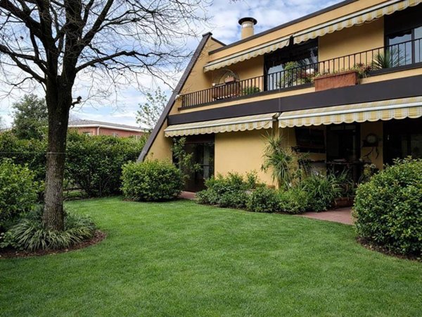 casa indipendente in vendita a Biassono