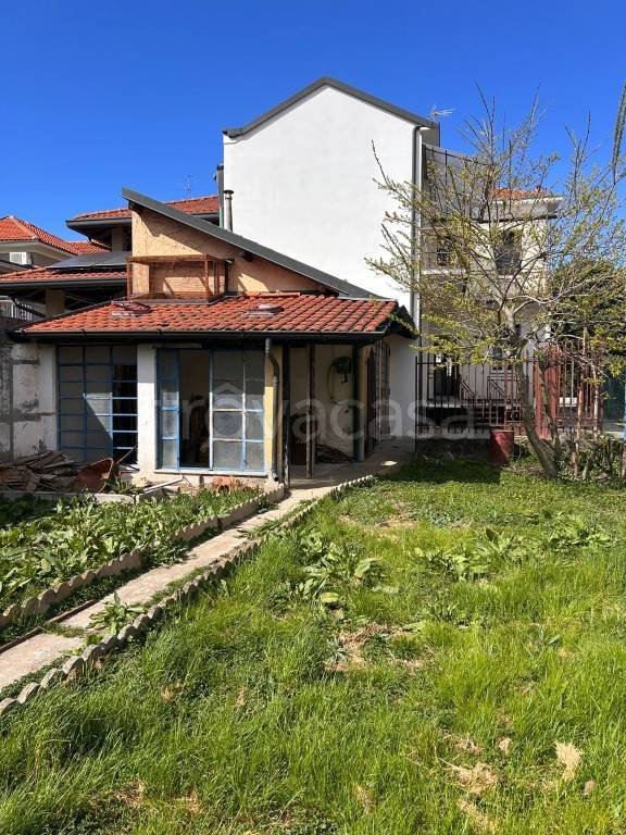 casa indipendente in vendita a Biassono