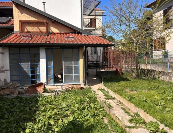 casa indipendente in vendita a Biassono