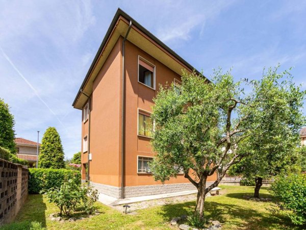 casa indipendente in vendita a Biassono