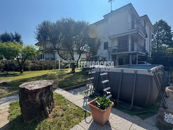 casa indipendente in vendita a Biassono