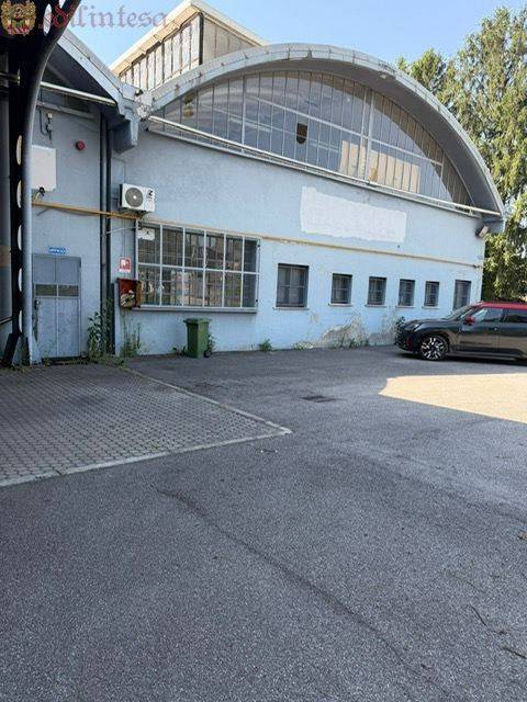 capannone in vendita a Biassono