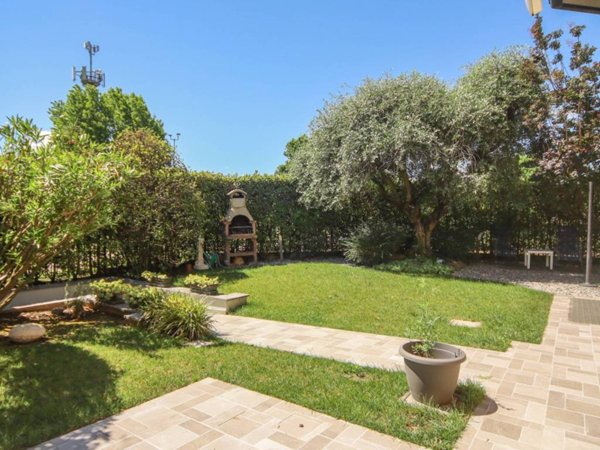 casa indipendente in vendita a Biassono