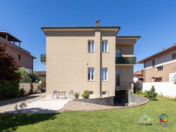 casa indipendente in vendita a Biassono