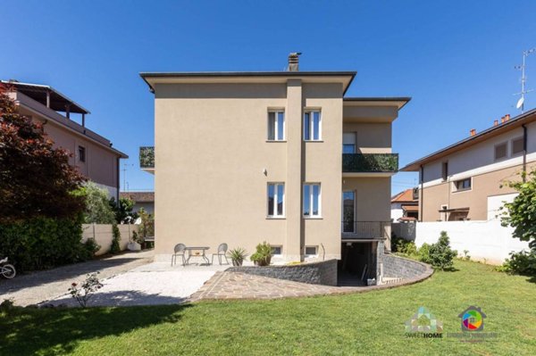 casa indipendente in vendita a Biassono