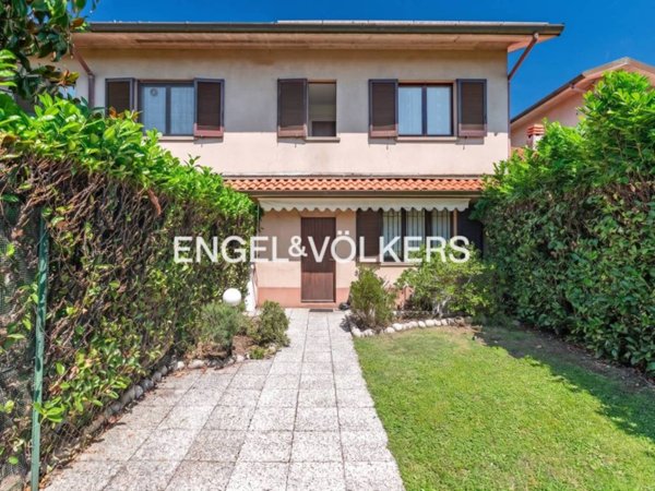 casa indipendente in vendita a Biassono