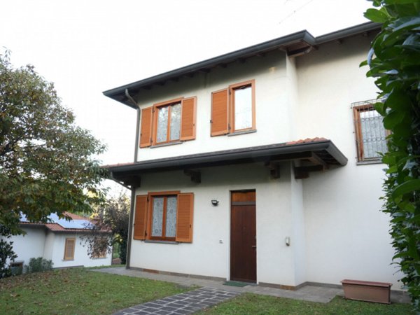 casa indipendente in vendita a Biassono