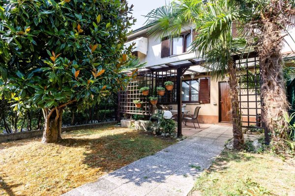 casa indipendente in vendita a Biassono