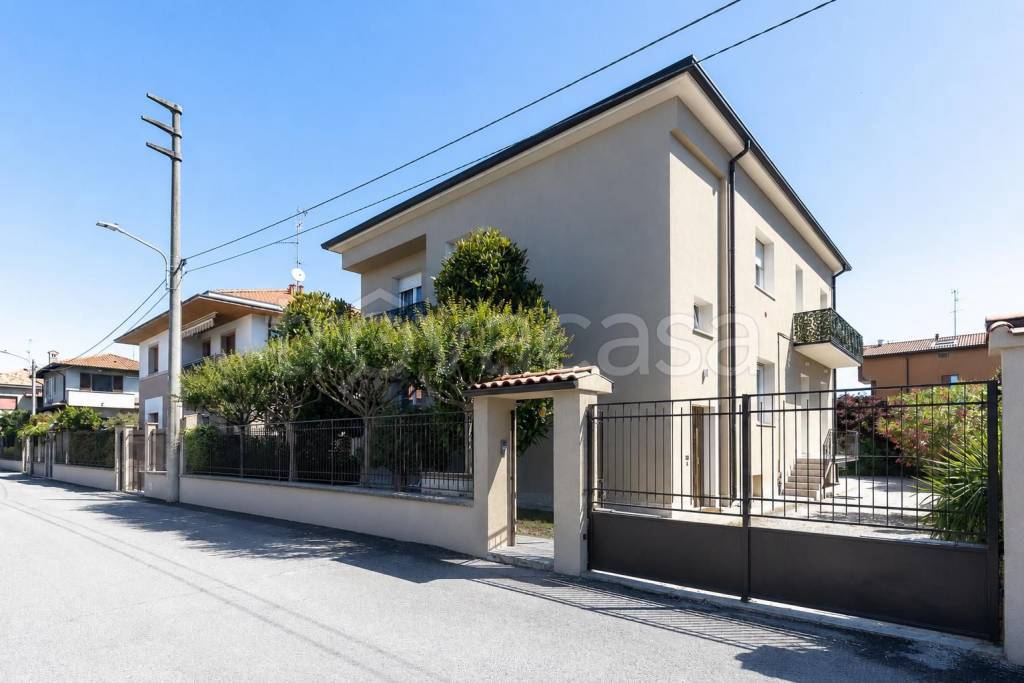 casa indipendente in vendita a Biassono