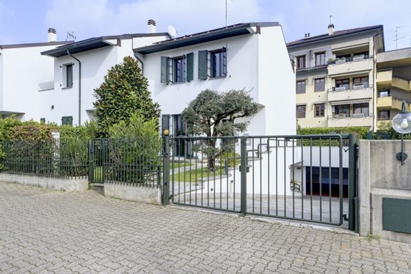 casa indipendente in vendita a Biassono