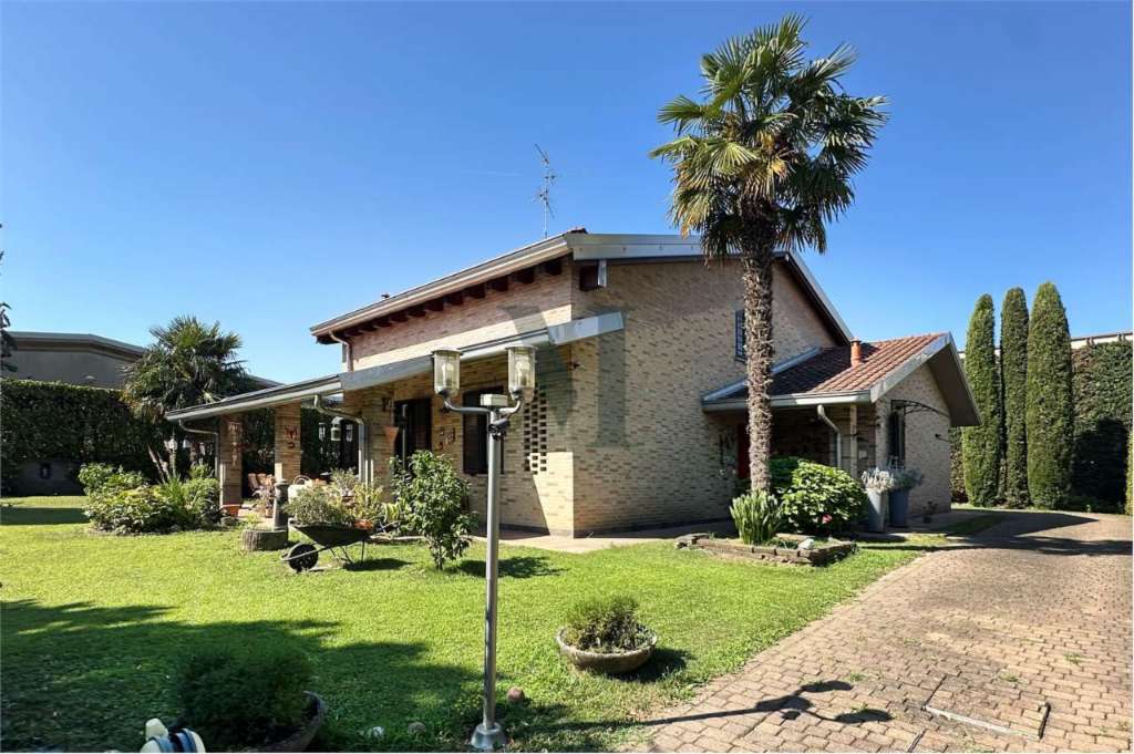 casa indipendente in vendita a Biassono