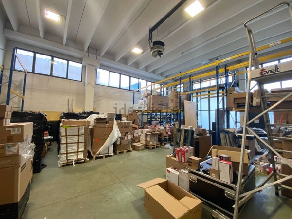 locale di sgombero in vendita a Bovisio-Masciago