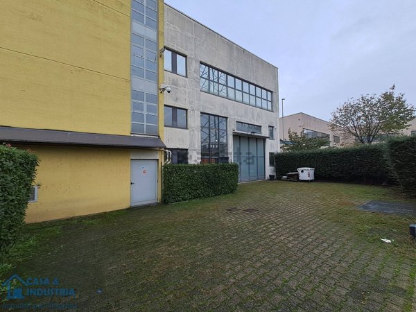 locale di sgombero in vendita a Bovisio-Masciago