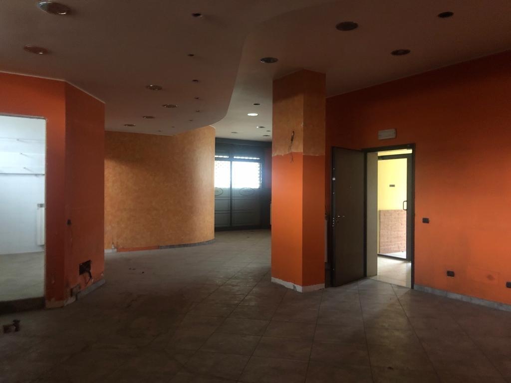 negozio in vendita a Bovisio-Masciago