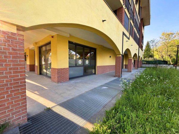 negozio in vendita a Bovisio-Masciago