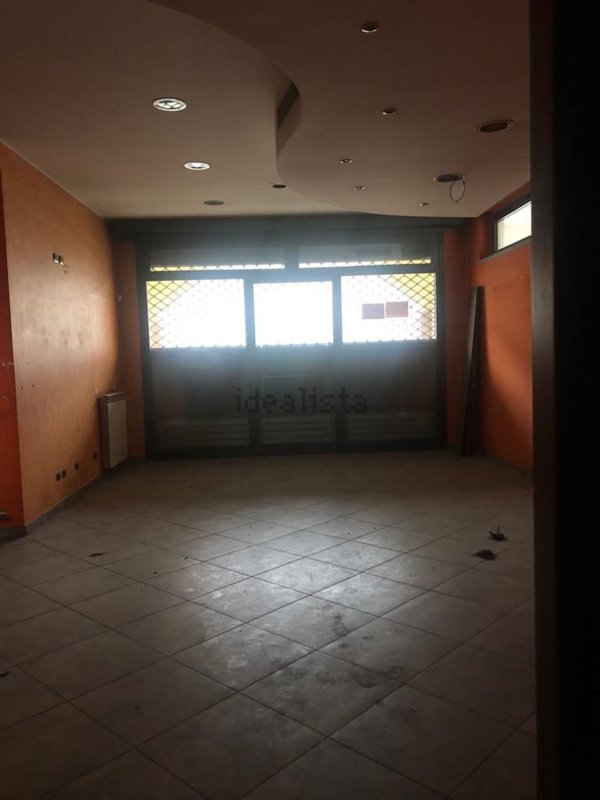 negozio in vendita a Bovisio-Masciago