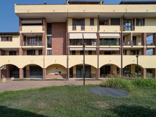 negozio in vendita a Bovisio-Masciago
