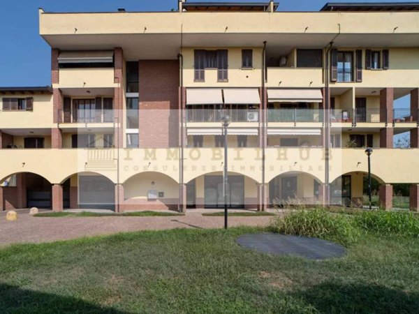 negozio in vendita a Bovisio-Masciago