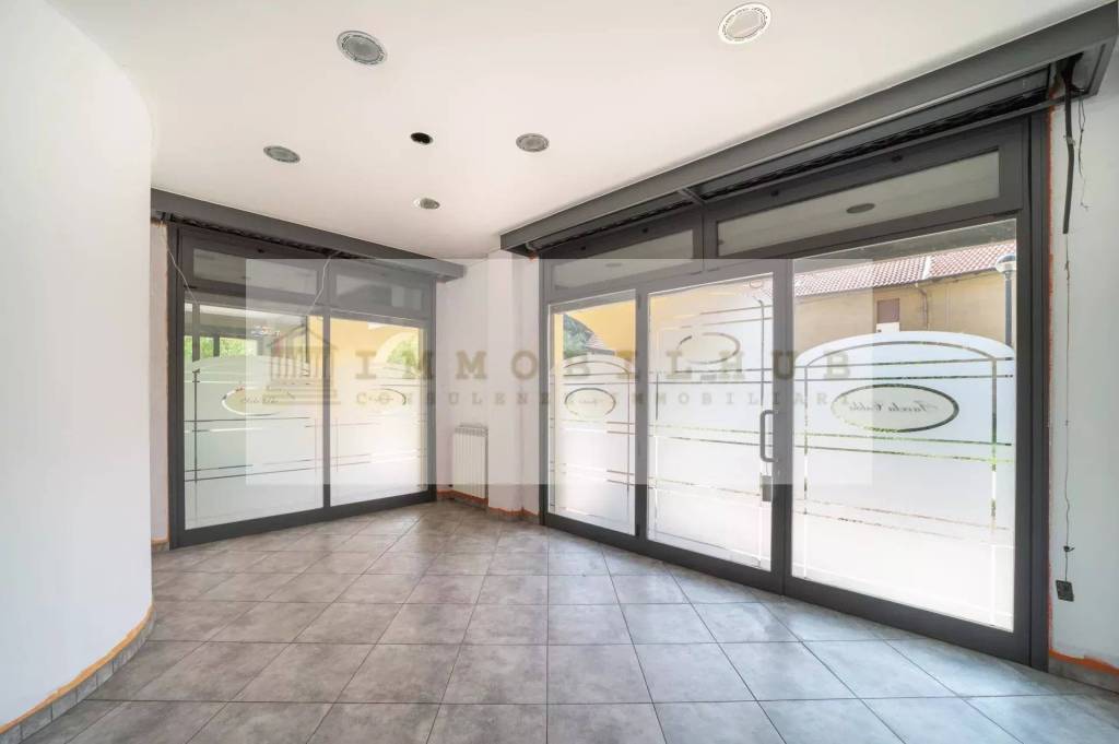 negozio in vendita a Bovisio-Masciago