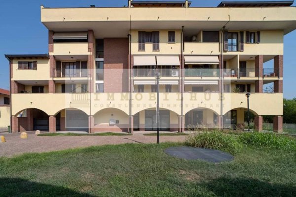 negozio in vendita a Bovisio-Masciago