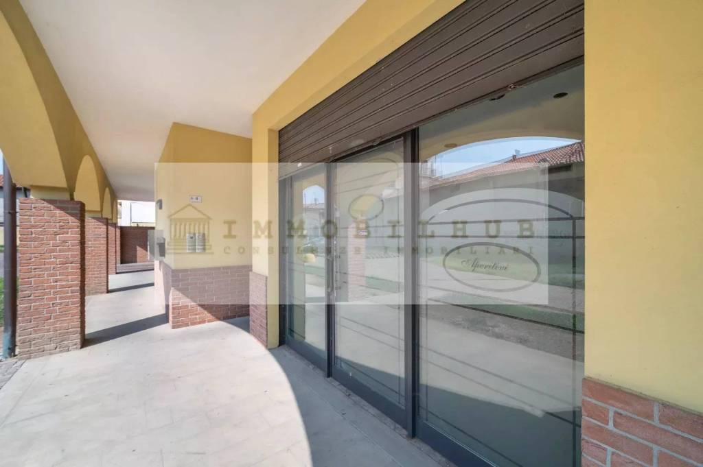 negozio in vendita a Bovisio-Masciago