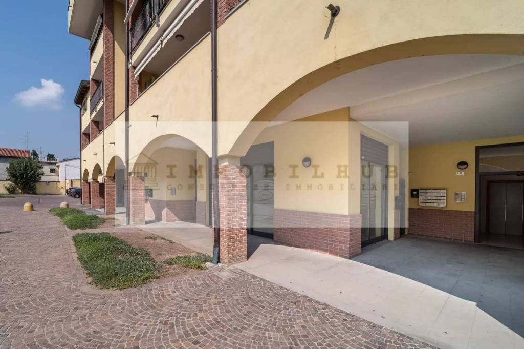 negozio in vendita a Bovisio-Masciago