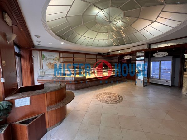 negozio in vendita a Bovisio-Masciago