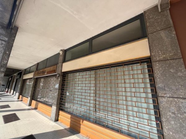 negozio in vendita a Bovisio-Masciago