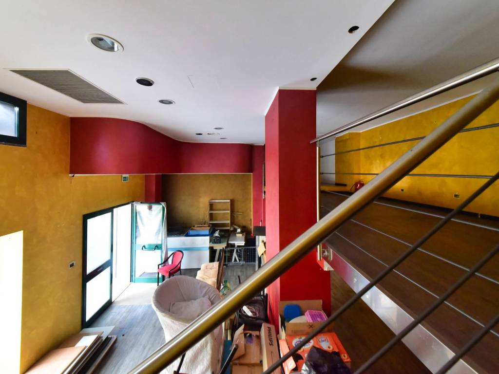 negozio in vendita a Bovisio-Masciago