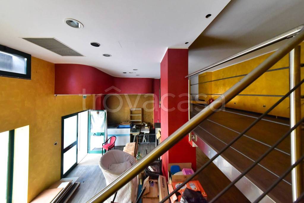 negozio in vendita a Bovisio-Masciago