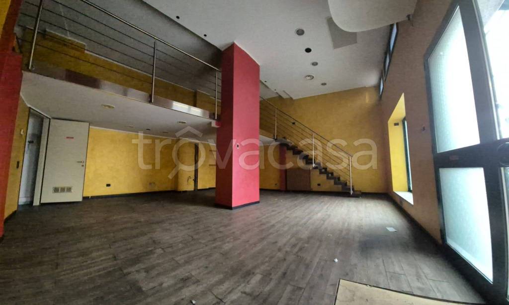 negozio in vendita a Bovisio-Masciago