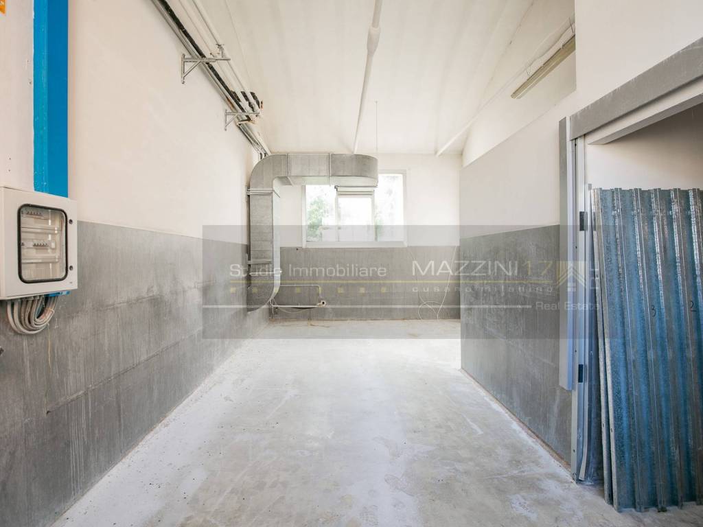 locale commerciale in vendita a Bovisio-Masciago