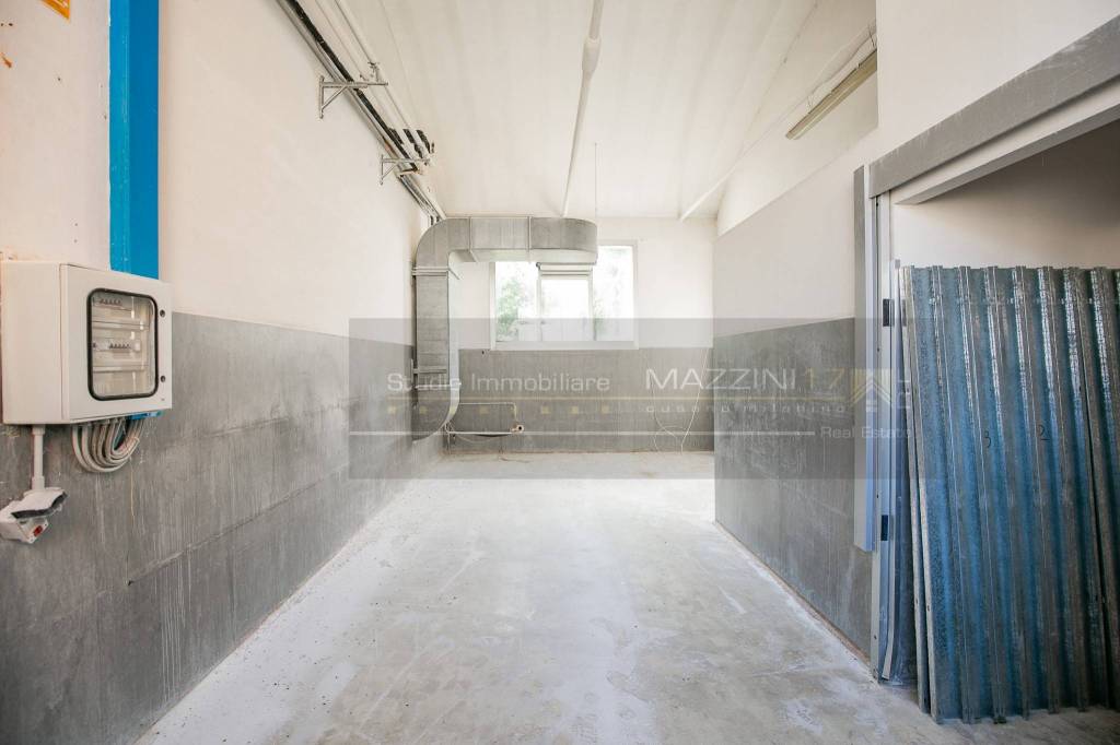 locale commerciale in vendita a Bovisio-Masciago