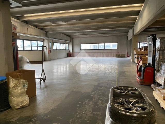 locale commerciale in vendita a Bovisio-Masciago