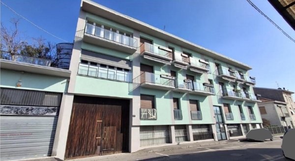 negozio in vendita a Bovisio-Masciago