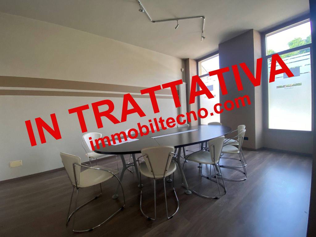 negozio in vendita a Bovisio-Masciago