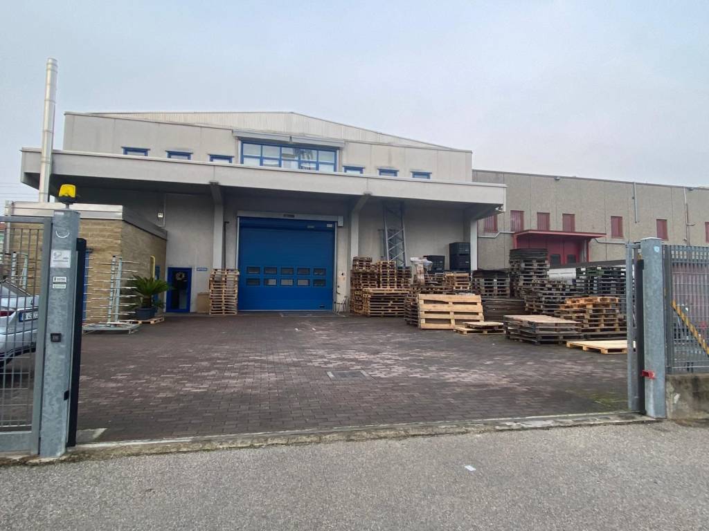 locale commerciale in vendita a Bovisio-Masciago