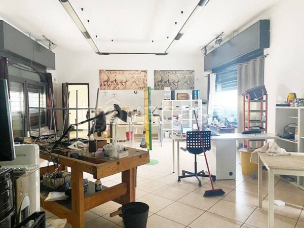 negozio in vendita a Bovisio-Masciago