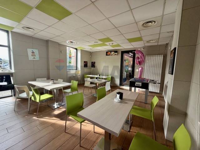 negozio in vendita a Bovisio-Masciago