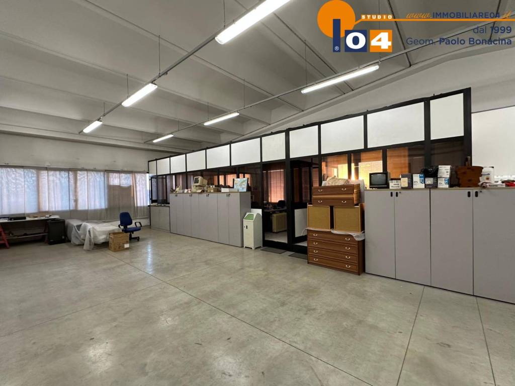 negozio in vendita a Bovisio-Masciago