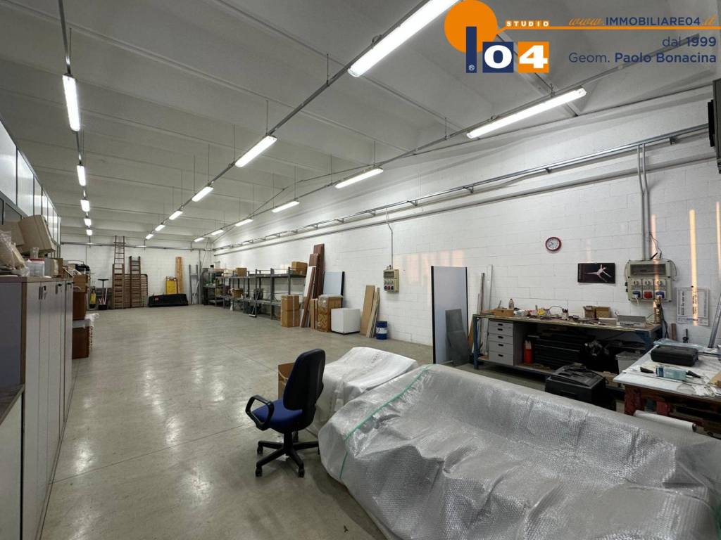 negozio in vendita a Bovisio-Masciago