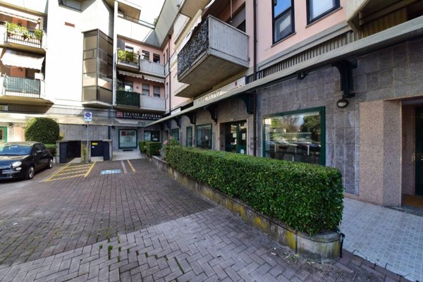 negozio in vendita a Bovisio-Masciago