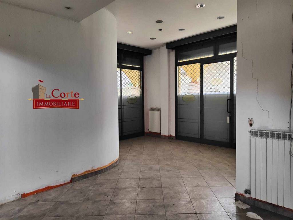 negozio in vendita a Bovisio-Masciago